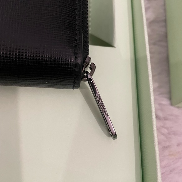 Off-White Logo Print Zip-Around Unisex Wallet - Picture 11 of 13